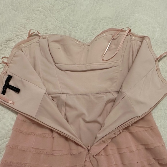 BCBGMAXAZRIA LIGHT SHELL COCCO STRAPLESS TIERED DRESS - Picture 9 of 9